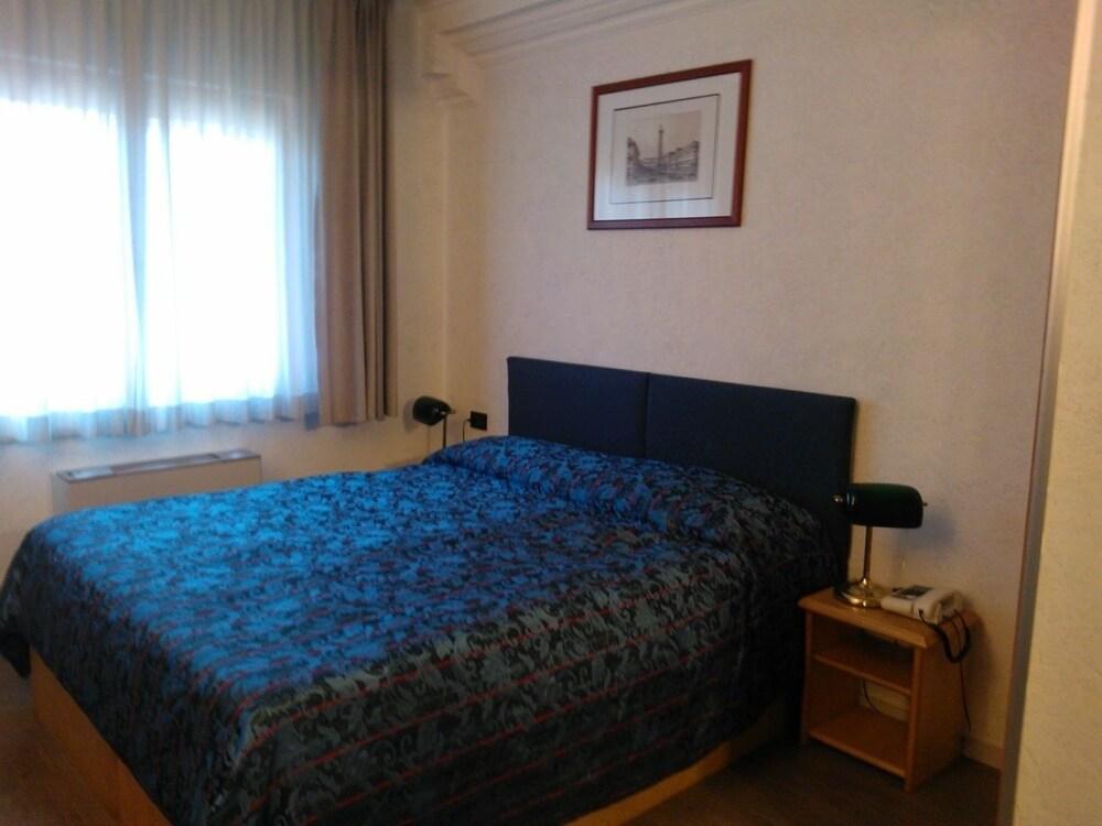 Hotel Leopoldo Кастильончелло Экстерьер фото