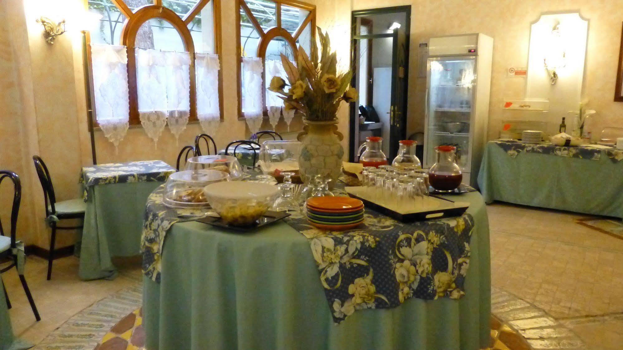 Hotel Leopoldo Кастильончелло Экстерьер фото